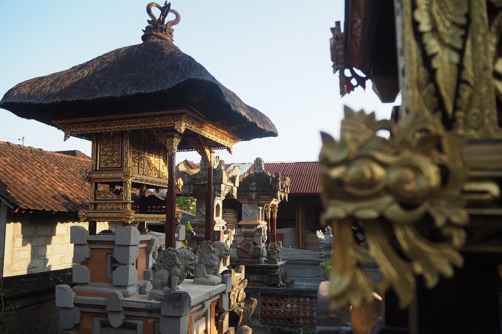 Perbedaan sanggah dan merajan pada pura keluarga khas Bali
